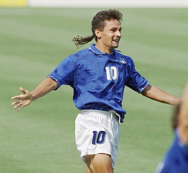 Nel 1994 partecipa ai Mondiali disputati negli Stati Uniti. In semifinale contro la Bulgaria realizza il primo gol che permette all&#39;Italia di superare gli avversari con il risultato finale di 2-1 (Ap)